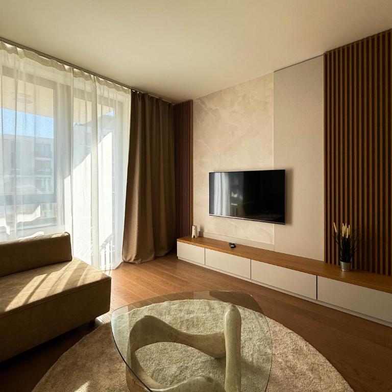 BW Crown Garden Residences - One-Bedroom Apartment with Balcony and City View - 7