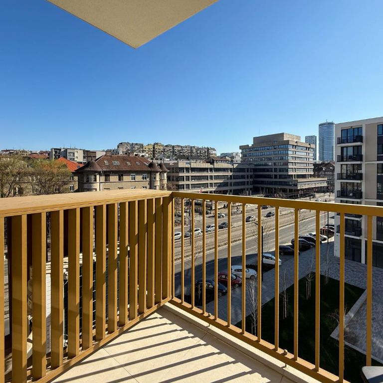 BW Crown Garden Residences - One-Bedroom Apartment with Balcony and City View - 9