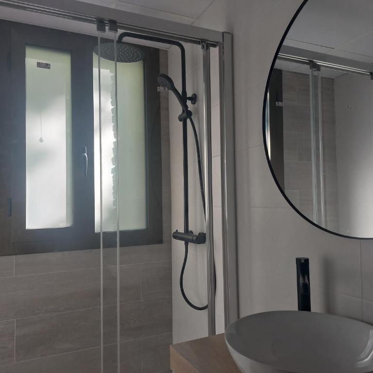 Apartamentos Ordesa Ainsa - Two-Bedroom Standard Apartment - 4