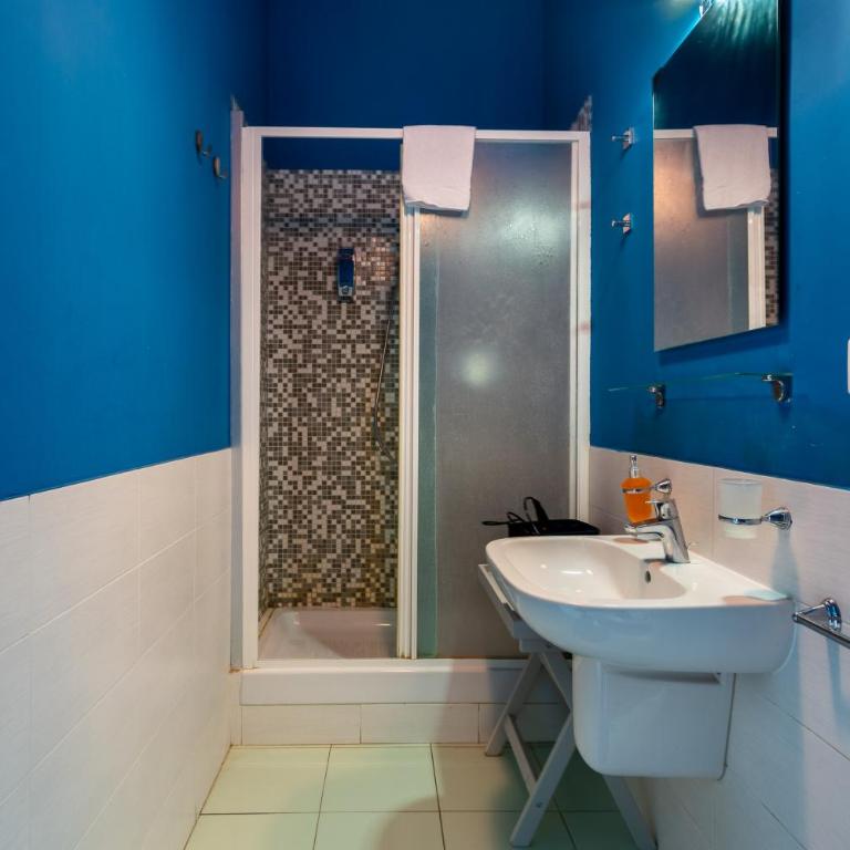 Tarshito Gallery House Roma - Camera Tripla con Bagno Privato - 18