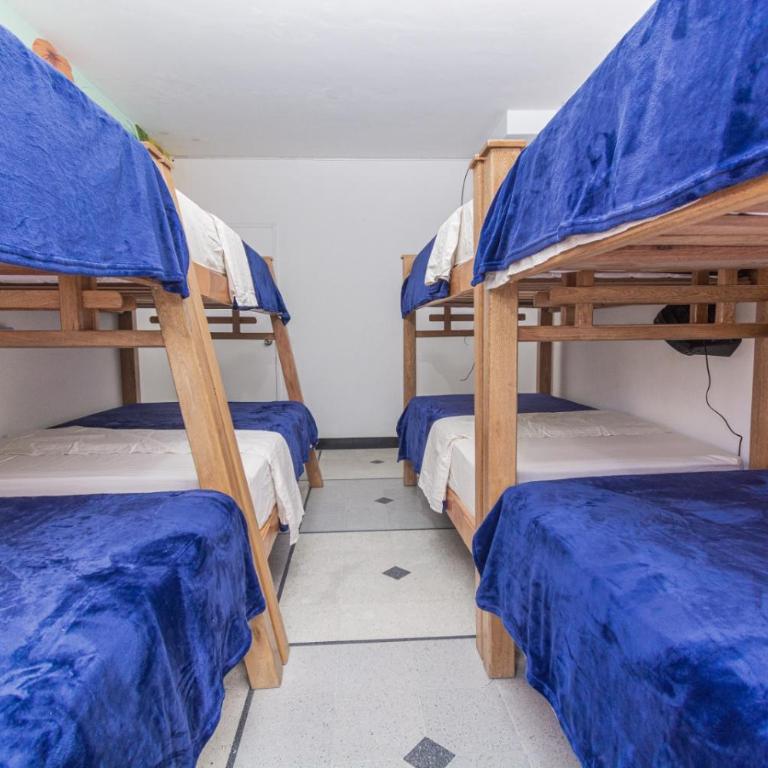 Hostal Bendito, central y cómodo - 8-Bed Mixed Dormitory Room - 8