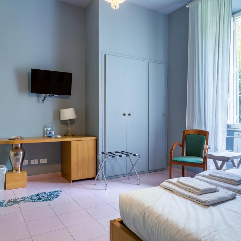 Tarshito Gallery House Roma - Camera Tripla con Bagno Privato - 10