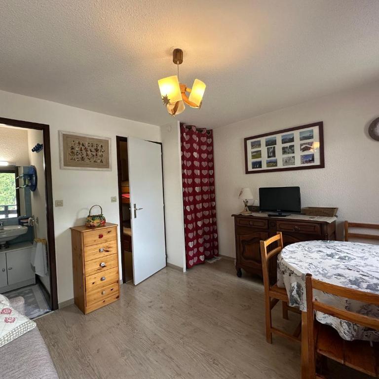 Studio cosy à la montagne avec balcon et rangement skis, idéal pour 4 personnes - Studio - 8