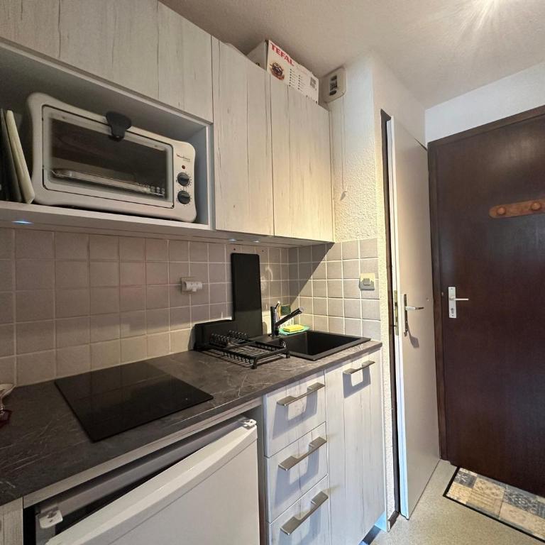 Studio cosy à la montagne avec balcon et rangement skis, idéal pour 4 personnes - Studio - 10