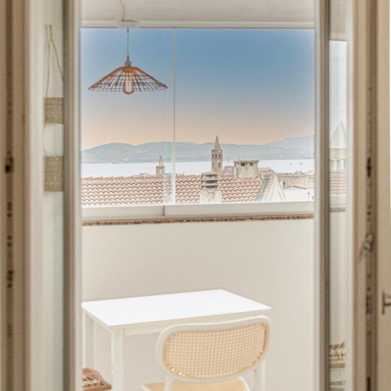Barceloneta Experience Suite & Rooms - Deluxe Double Room with Balcony - 4