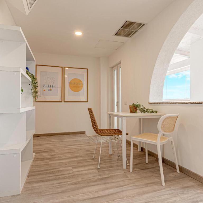 Barceloneta Experience Suite & Rooms - Deluxe Double Room with Balcony - 7
