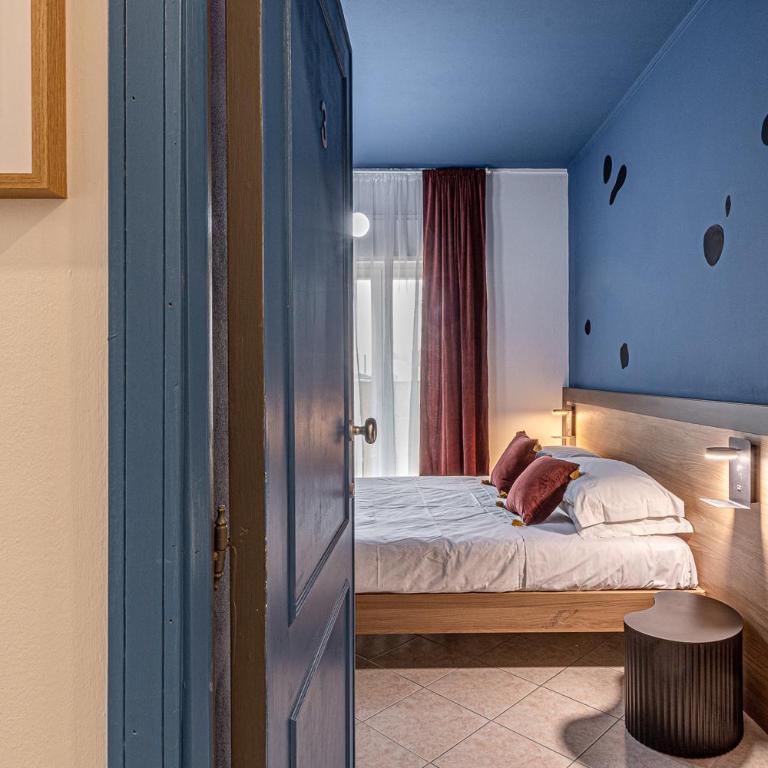 Barceloneta Experience Suite & Rooms - Double Room with Mountain View - 13