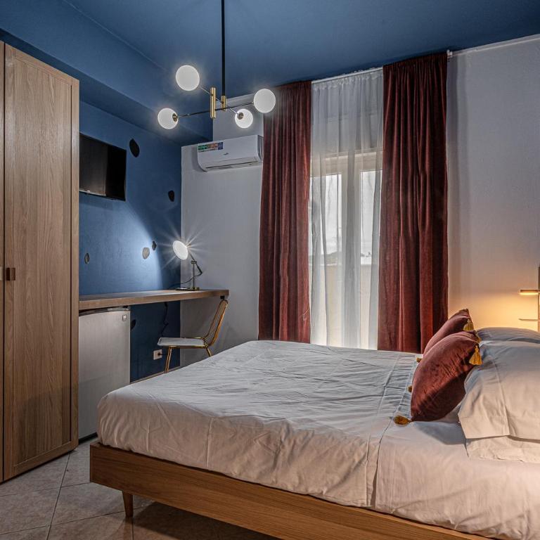 Barceloneta Experience Suite & Rooms - Double Room with Mountain View - 23
