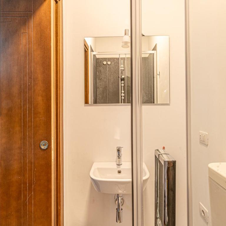 Barceloneta Experience Suite & Rooms - Deluxe King Room - 17