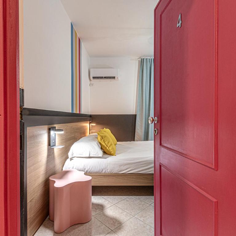 Barceloneta Experience Suite & Rooms - Deluxe King Room - 11