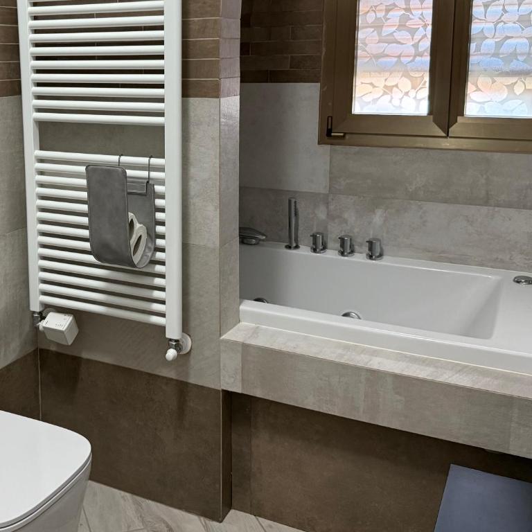 Orlandi Elegant Apartment - Appartamento con 2 Camere da Letto e Balcone - 13