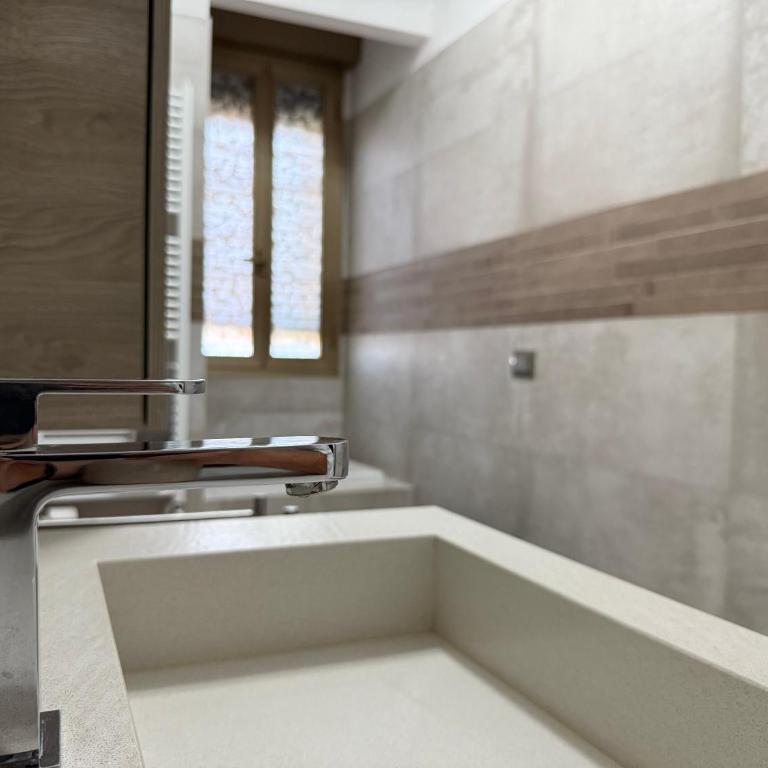 Orlandi Elegant Apartment - Appartamento con 2 Camere da Letto e Balcone - 12