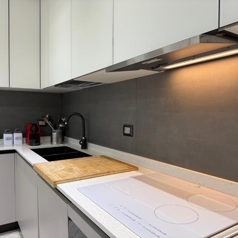 Orlandi Elegant Apartment - Appartamento con 2 Camere da Letto e Balcone - 14