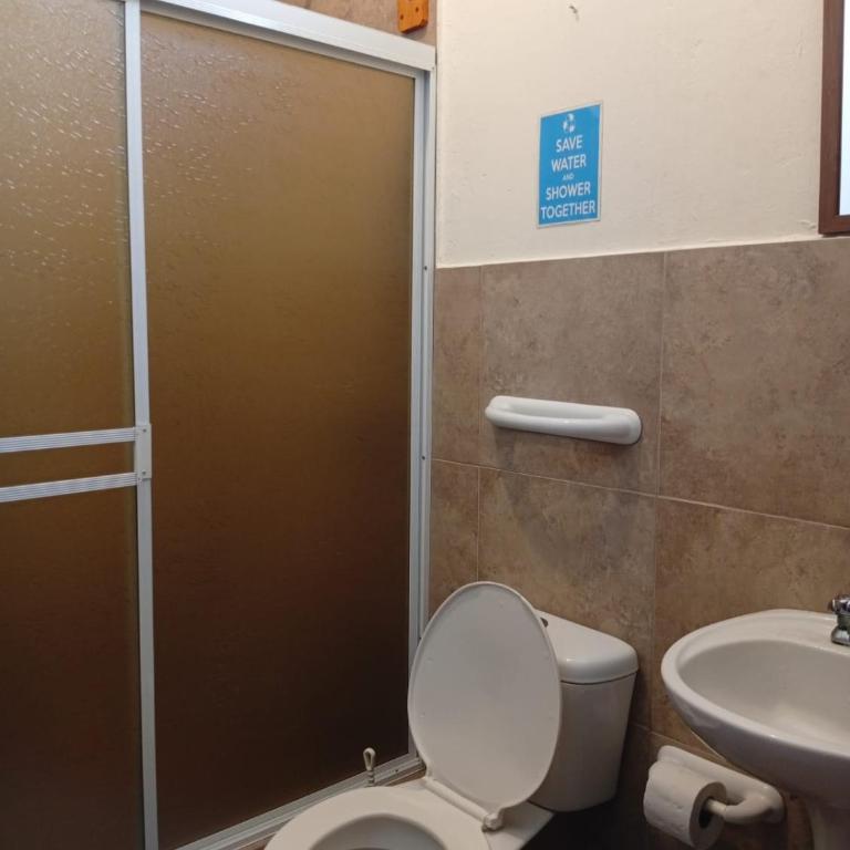 Hostal Moai - Quadruple Room with Private Bathroom - 2