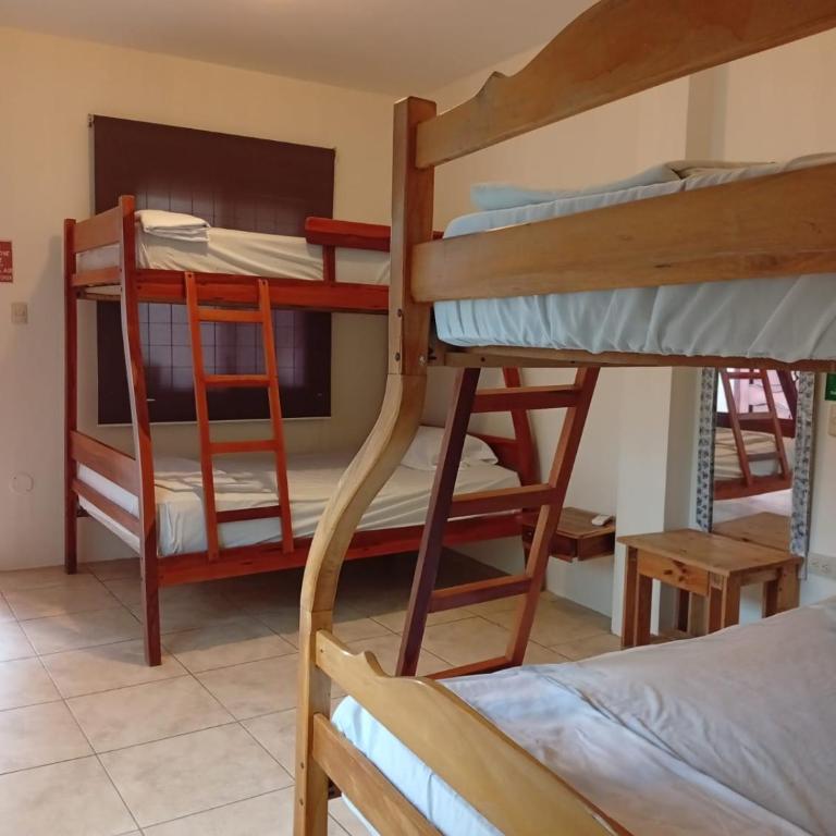 Hostal Moai - Quadruple Room with Private Bathroom - 3
