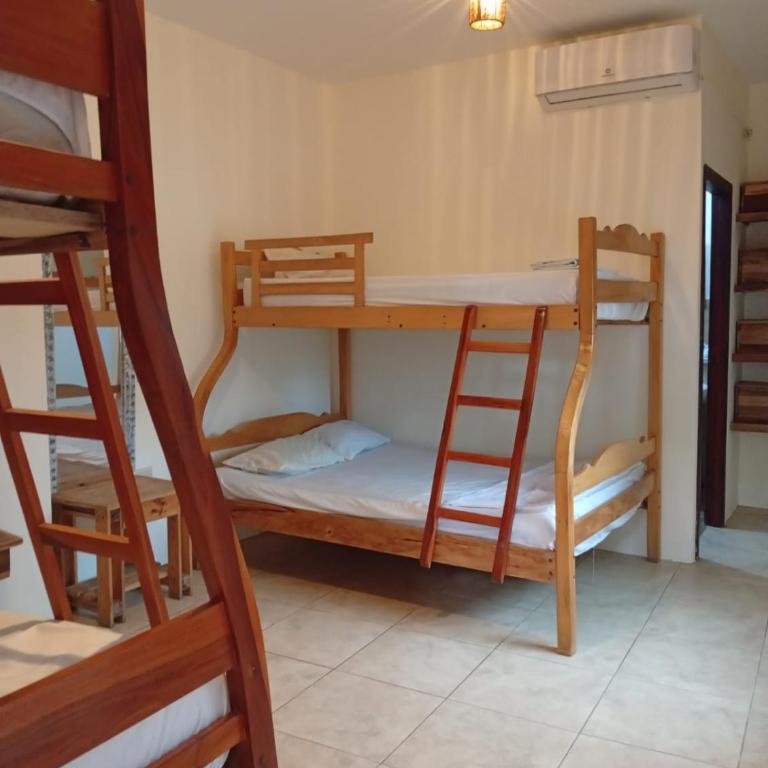 Hostal Moai - Quadruple Room with Private Bathroom - 1