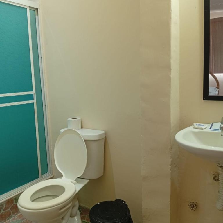 Hostal Moai - Family Room - 2
