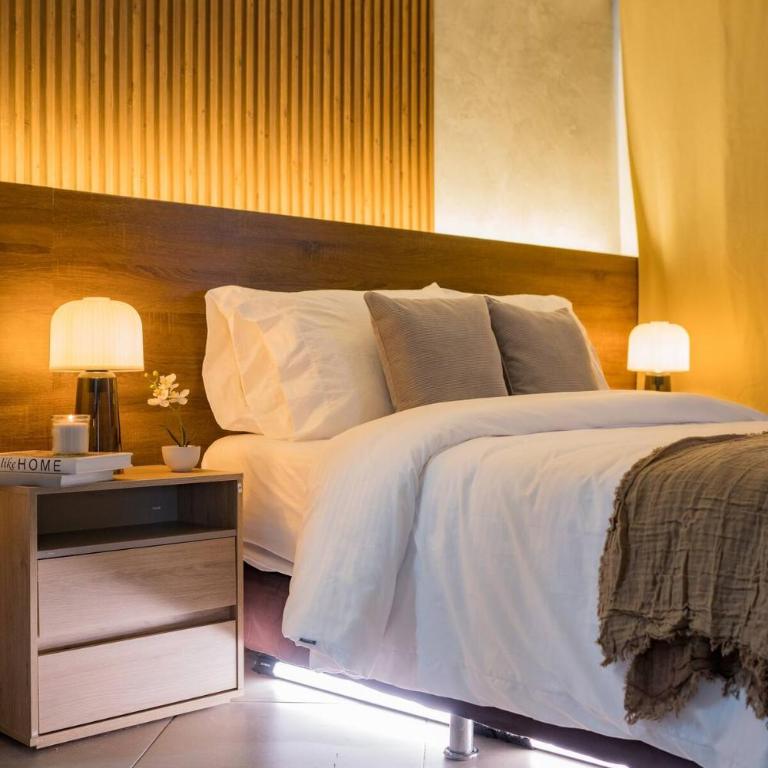 Sunsets on the 14th Floor - 5 minutes from Provenza Medellin - Two-Bedroom Apartment - 7