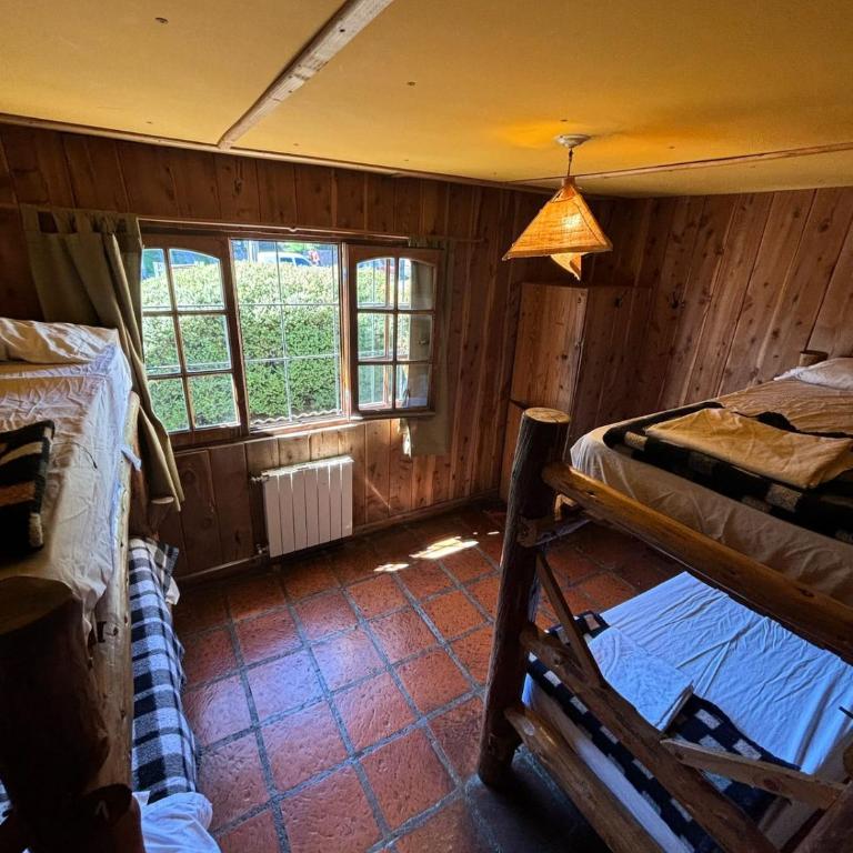 Periko´s Youth Hostel - Bed in 4-Bed Mixed Dormitory Room - 1