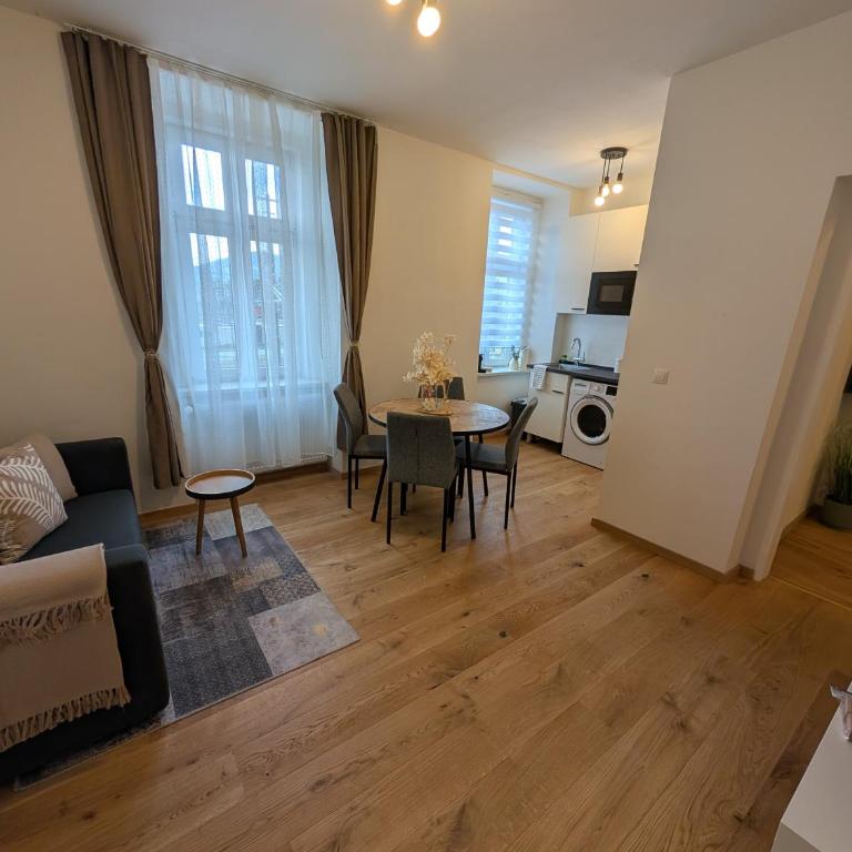 Flataid Apartment Prankergasse direkt beim Bahnhof - Apartment mit 2 Schlafzimmern - 1