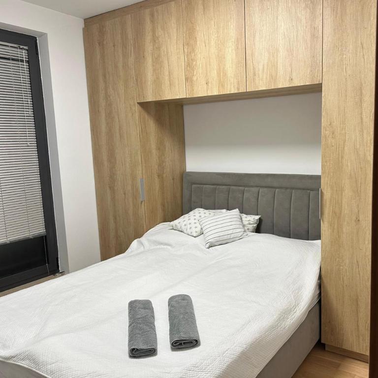 Luxury 3 Bedroom Apartment with Balcony & City View GreenResidence Sarajevo - Three-Bedroom Apartment - 9