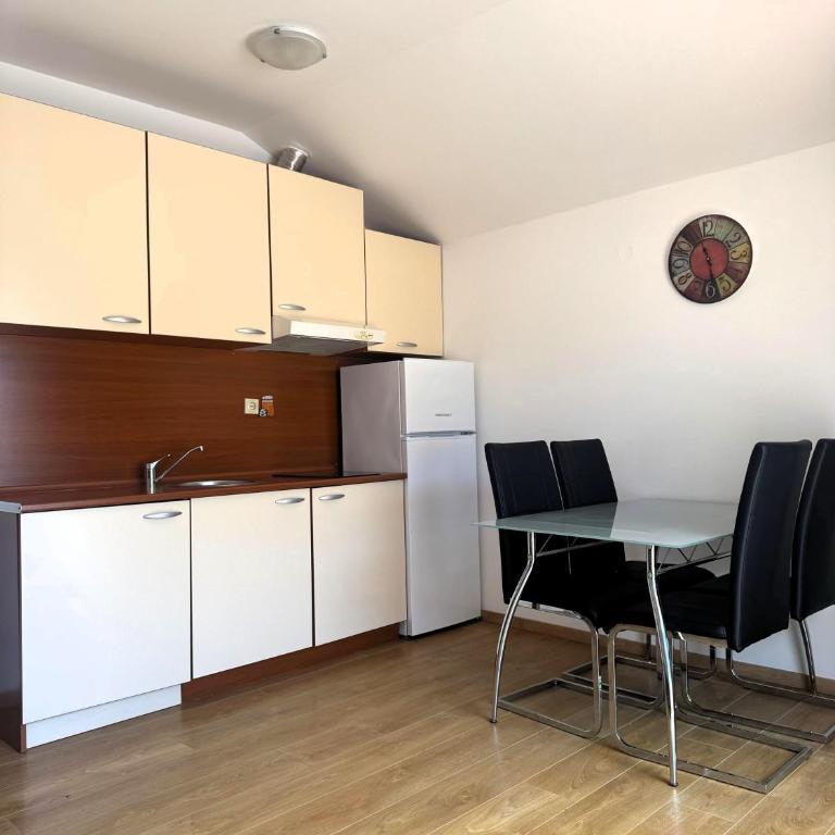 Lyon Apartments - Komfor Apartman sa 1 Spavaćom Sobom i Terasom - 7