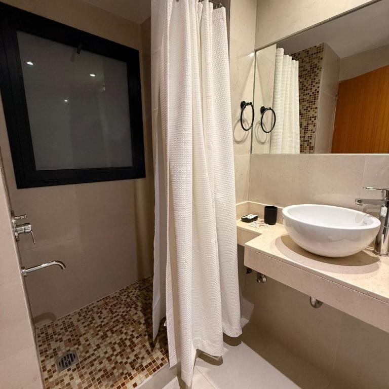 The Lookout Hollywood - One-Bedroom Apartment - 5