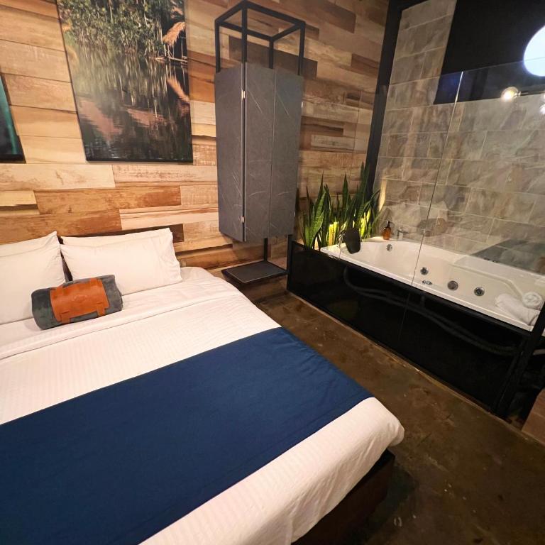 Stylish Stay near Lleras Park - Deluxe Suite with Spa Bath - 17