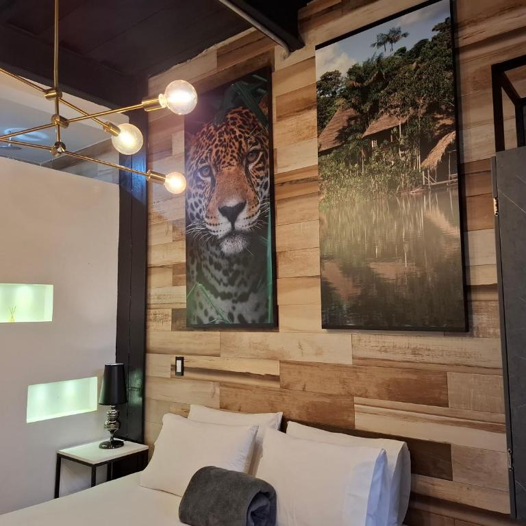 Stylish Stay near Lleras Park - Deluxe Suite with Spa Bath - 18