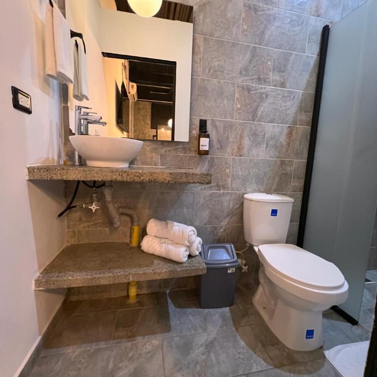Stylish Stay near Lleras Park - Deluxe Suite with Spa Bath - 37