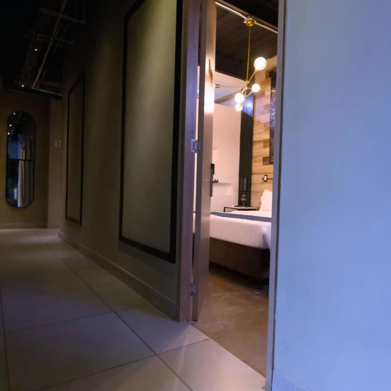 Stylish Stay near Lleras Park - Deluxe Suite with Spa Bath - 43