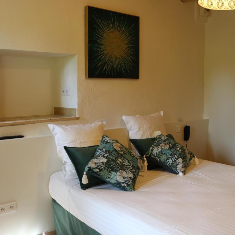 La Villa Roseraie , Hôtel Familial OUVERT TOUTE L'ANNEE - Chambre Triple avec Baignoire - 4
