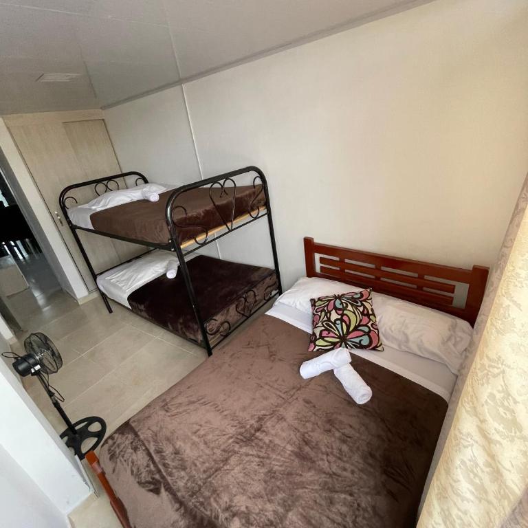 Amplio apartamento en el centro de Pereira con terraza - Apartamento de 3 dormitorios - Planta Alta - 2