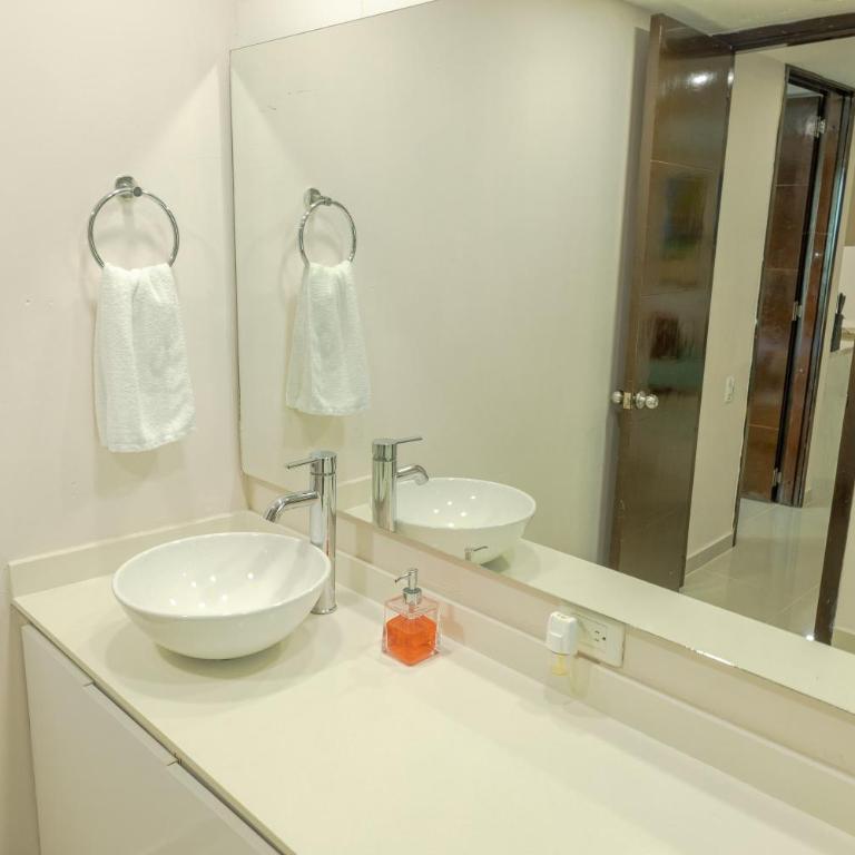 Exclusivo apartamento de lujo frente al mar en Los Morros, con acceso directo y privado a la mejor playa de Cartagena - Two-Bedroom Apartment with Balcony and Sea View - 31
