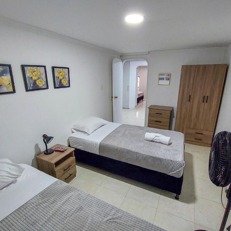 Casa Los Alpes - Twin Room with Shared Bathroom - 1