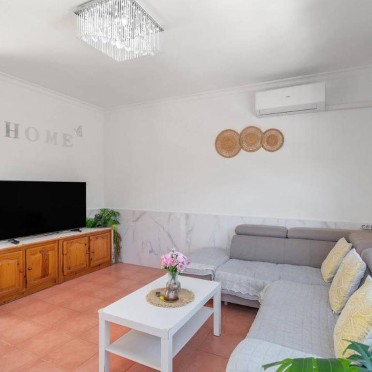Big Villa Puerto Rico streetfront with private saltwater pool, kitchen, 3 terraces& private parking , near shopping center - Villa - 3
