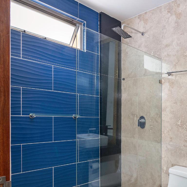 Angelina 28 Beachfront and Family Apartments - Modern and Relaxing Long Stays - 20 min from Cancun Airport - One-Bedroom Apartment with Garden - 4