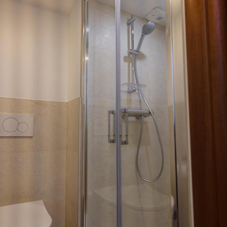 Mas des quatre cyprès - Doppelzimmer mit Poolblick - 1