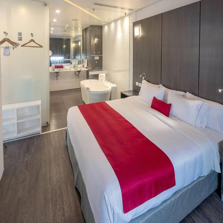 Ramada Encore by Wyndham Guadalajara Sur - King Suite - 1