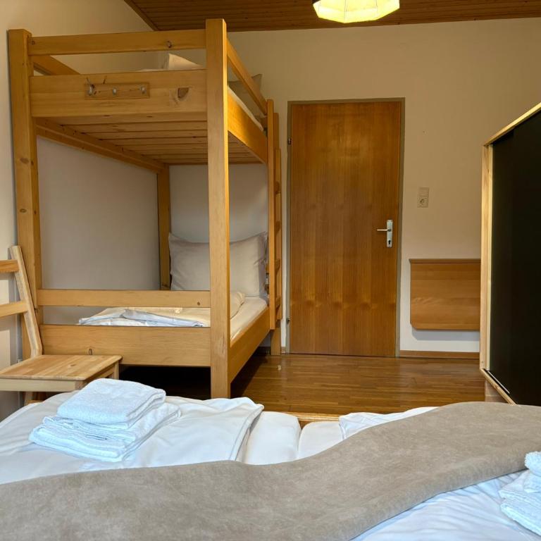 Edelweiß Gästehaus Lachtal - Three-Bedroom Apartment with Mountain View - 4