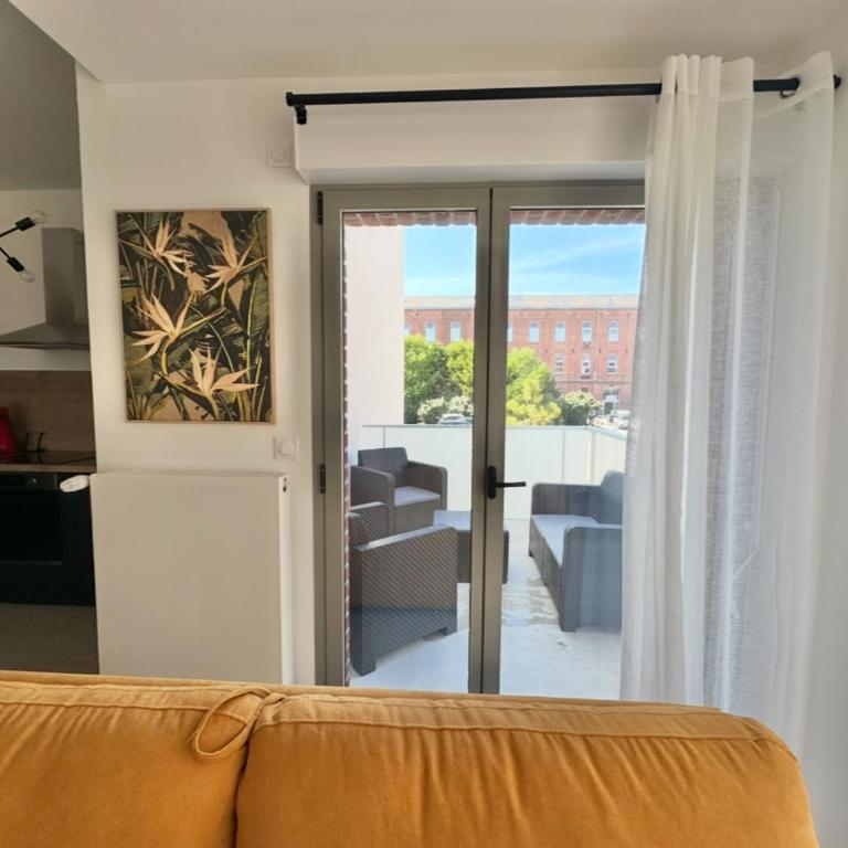Charles - Appartement 6 pers avec Parking et Balcon à deux pas de la plage - Two-Bedroom Apartment with Terrace - 8