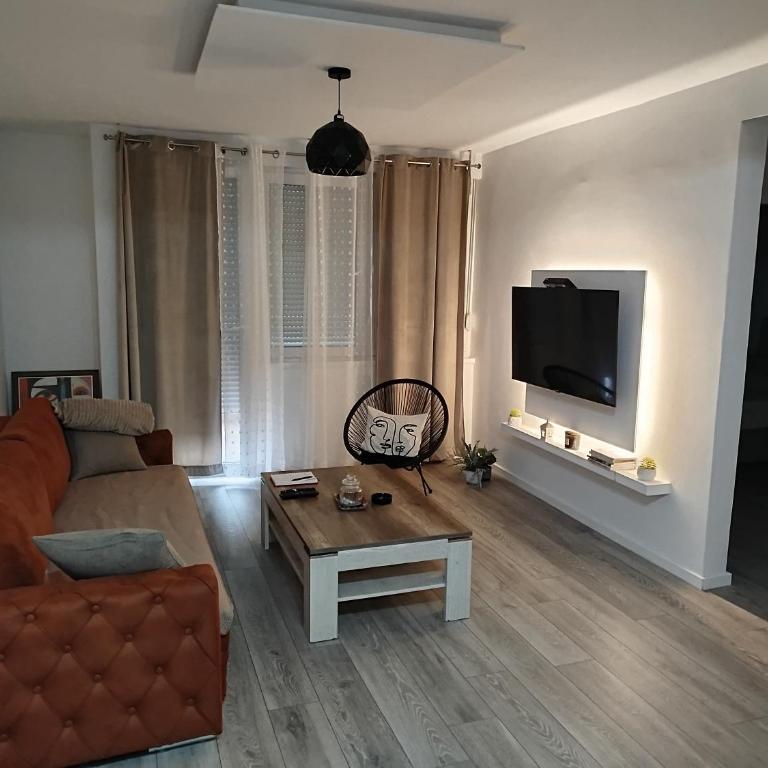 Valery - One-Bedroom Apartment - 1