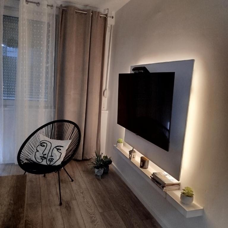 Valery - One-Bedroom Apartment - 3