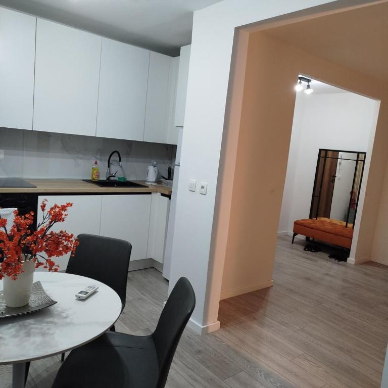 Valery - One-Bedroom Apartment - 2
