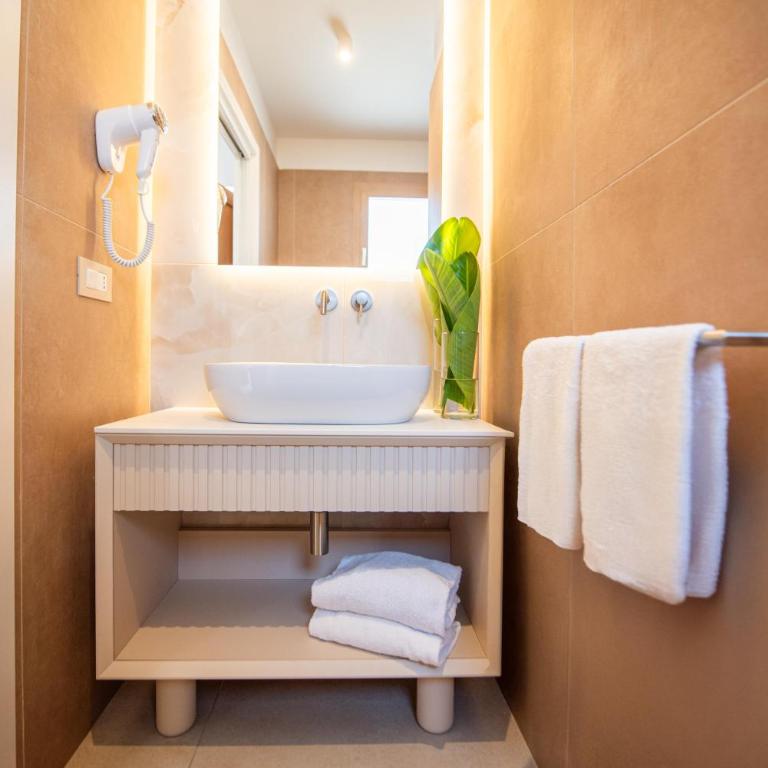Riva Marina Resort - CDSHotels - Camera Matrimoniale Comfort - 13