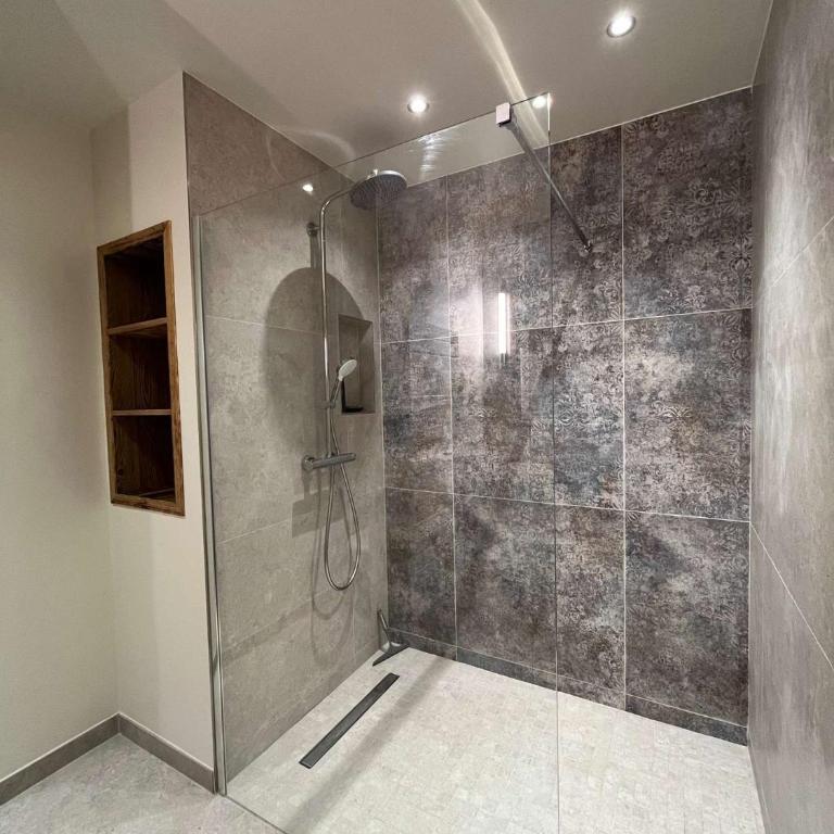 Les Hirondelles de Bellevue - spacieux logement avec cheminée - Appartement 3 Chambres - 17