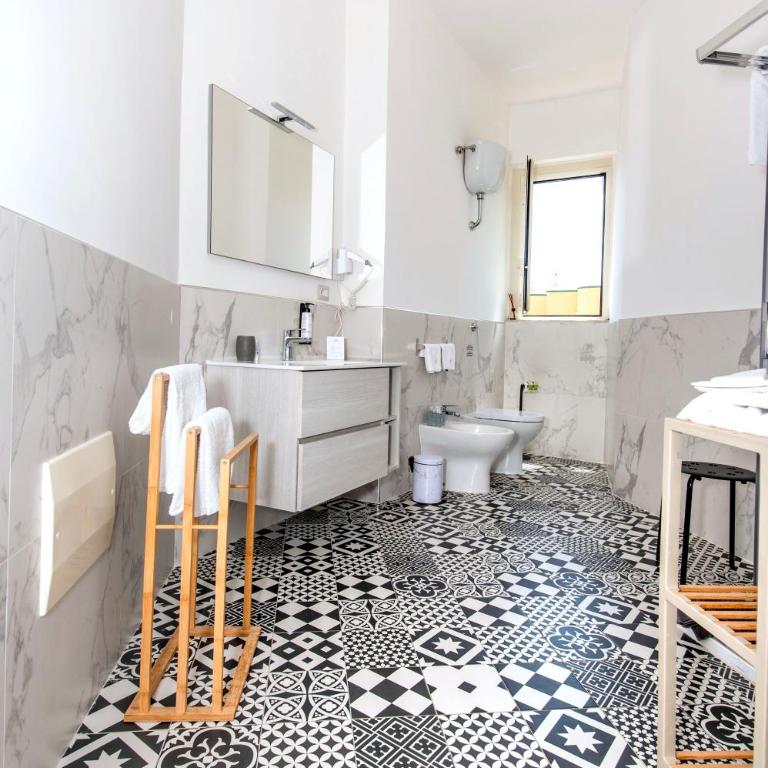 LE STANZE DI PARTENOPE - Deluxe Double Room with Balcony - 17