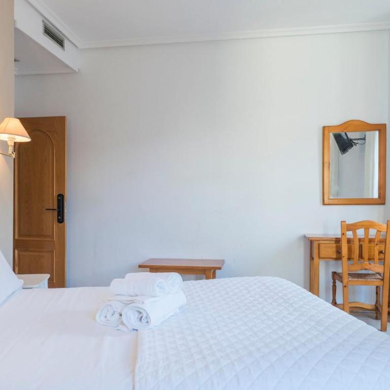 Hostal Centro - Habitación Doble con vistas a la ciudad - 1 o 2 camas - 11