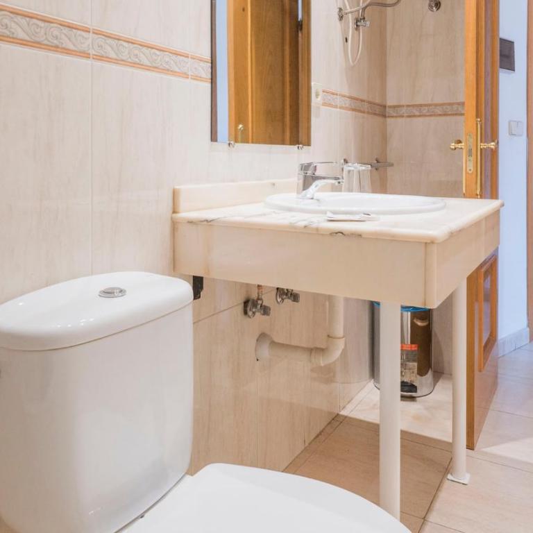 Hostal Centro - Habitación Doble con vistas a la ciudad - 1 o 2 camas - 6