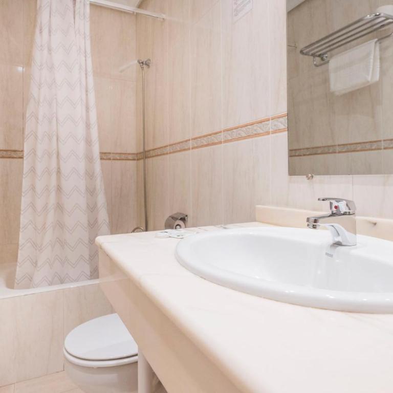 Hostal Centro - Habitación Doble con vistas a la ciudad - 1 o 2 camas - 14